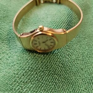 Gold-Tone Women's Mesh Bracelet Watch - Classic Elegant Style